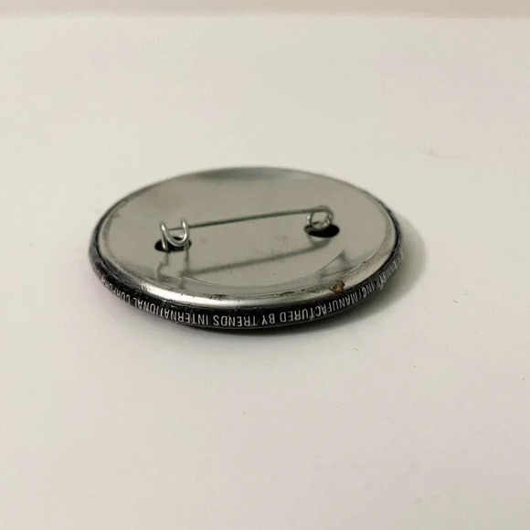 Vintage 1992 Lot of 2 Jurassic Park Buttons Pinback Pins - Picture 8 of 16